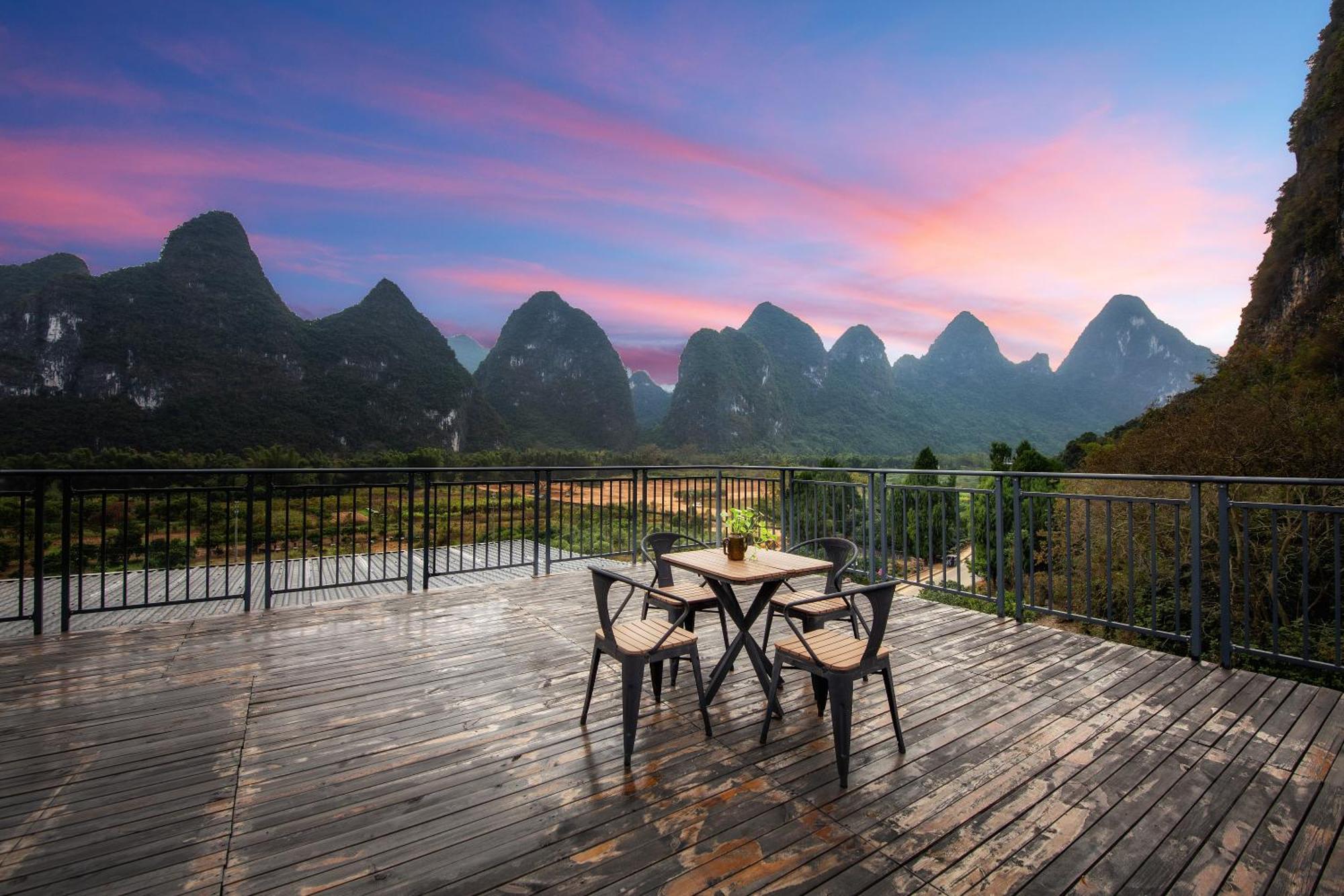Leisure Courtyard Hotel Yangshuo-Free Shuttle Bus To Yangshuo Station Stay 2 Nights One Way المظهر الخارجي الصورة