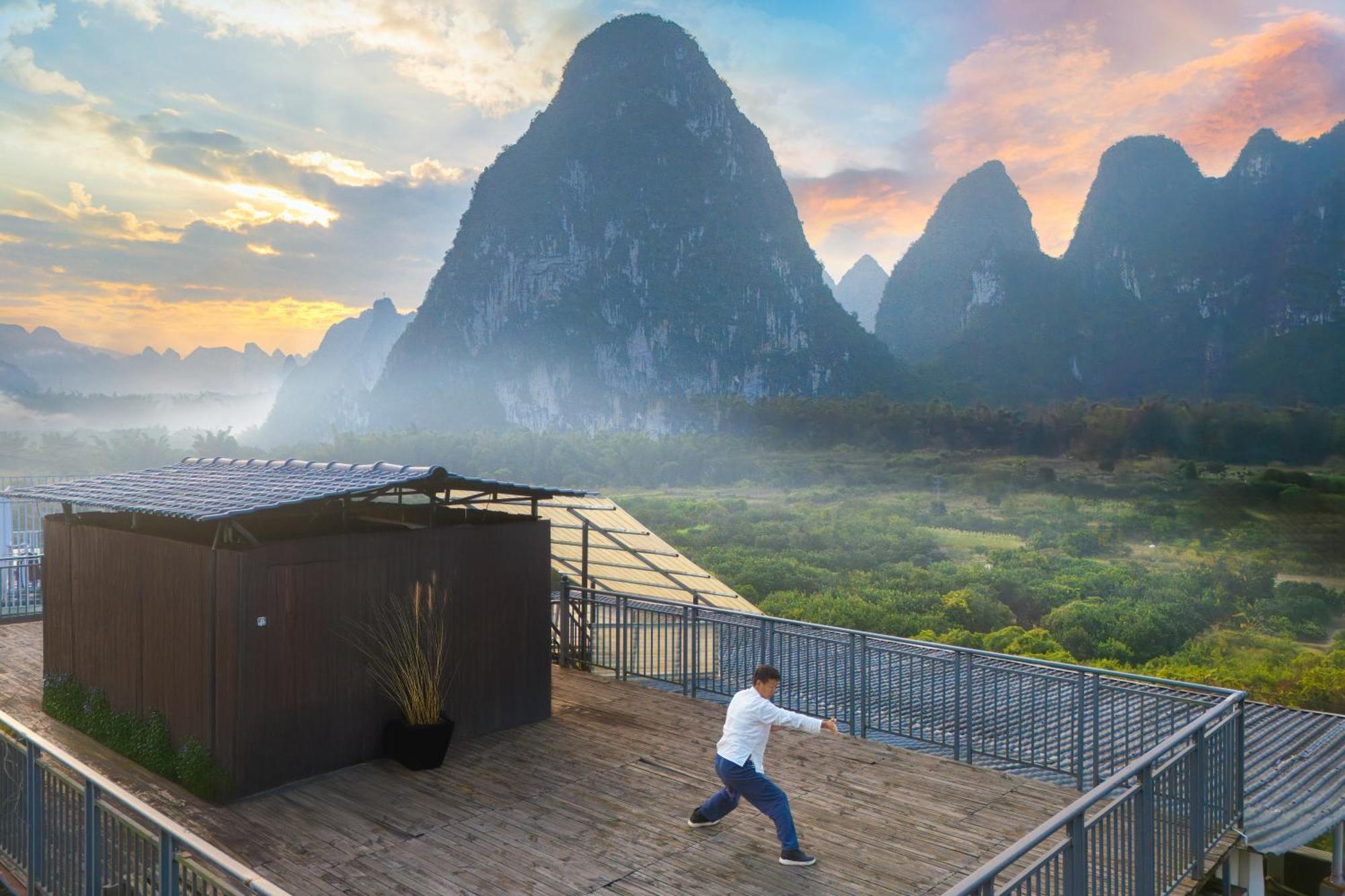 Leisure Courtyard Hotel Yangshuo-Free Shuttle Bus To Yangshuo Station Stay 2 Nights One Way المظهر الخارجي الصورة
