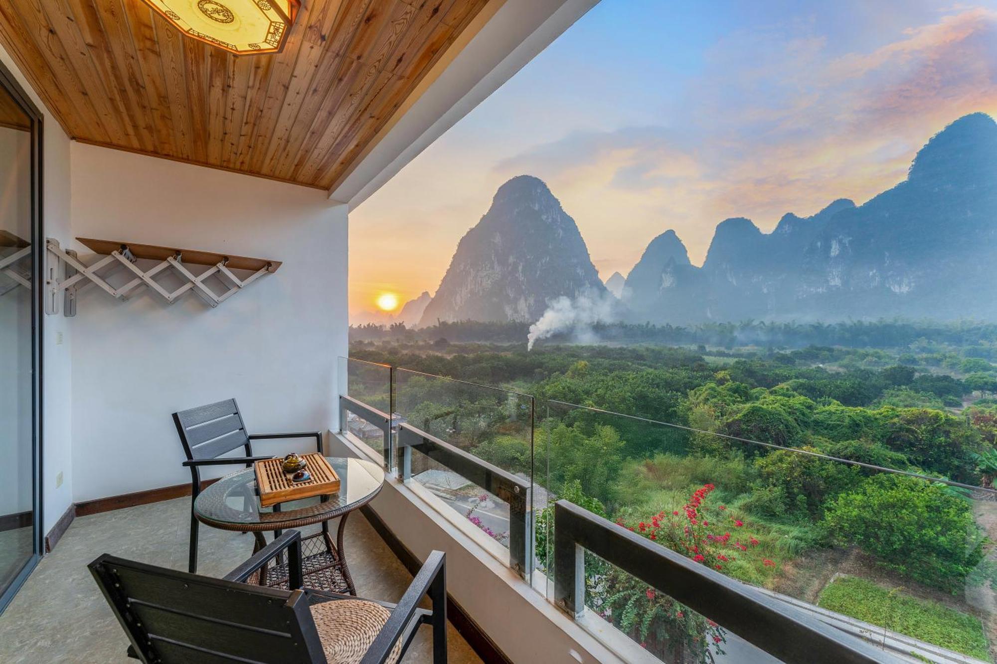 Leisure Courtyard Hotel Yangshuo-Free Shuttle Bus To Yangshuo Station Stay 2 Nights One Way المظهر الخارجي الصورة