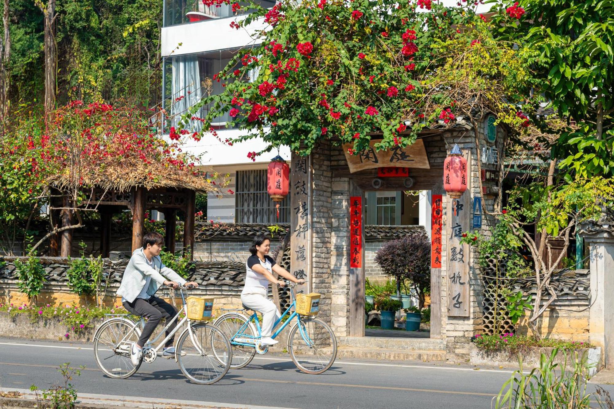Leisure Courtyard Hotel Yangshuo-Free Shuttle Bus To Yangshuo Station Stay 2 Nights One Way المظهر الخارجي الصورة