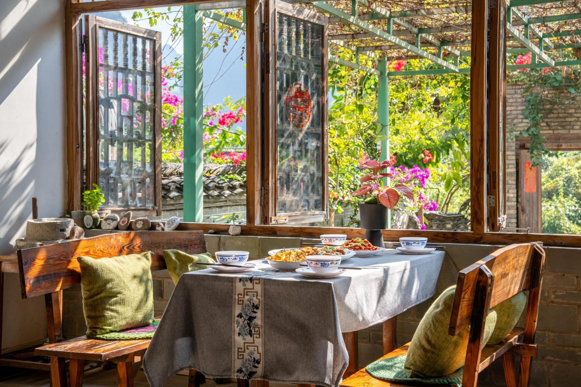 Leisure Courtyard Hotel Yangshuo-Free Shuttle Bus To Yangshuo Station Stay 2 Nights One Way المظهر الخارجي الصورة