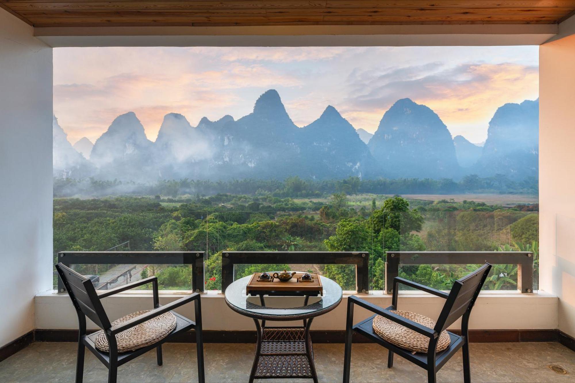 Leisure Courtyard Hotel Yangshuo-Free Shuttle Bus To Yangshuo Station Stay 2 Nights One Way المظهر الخارجي الصورة