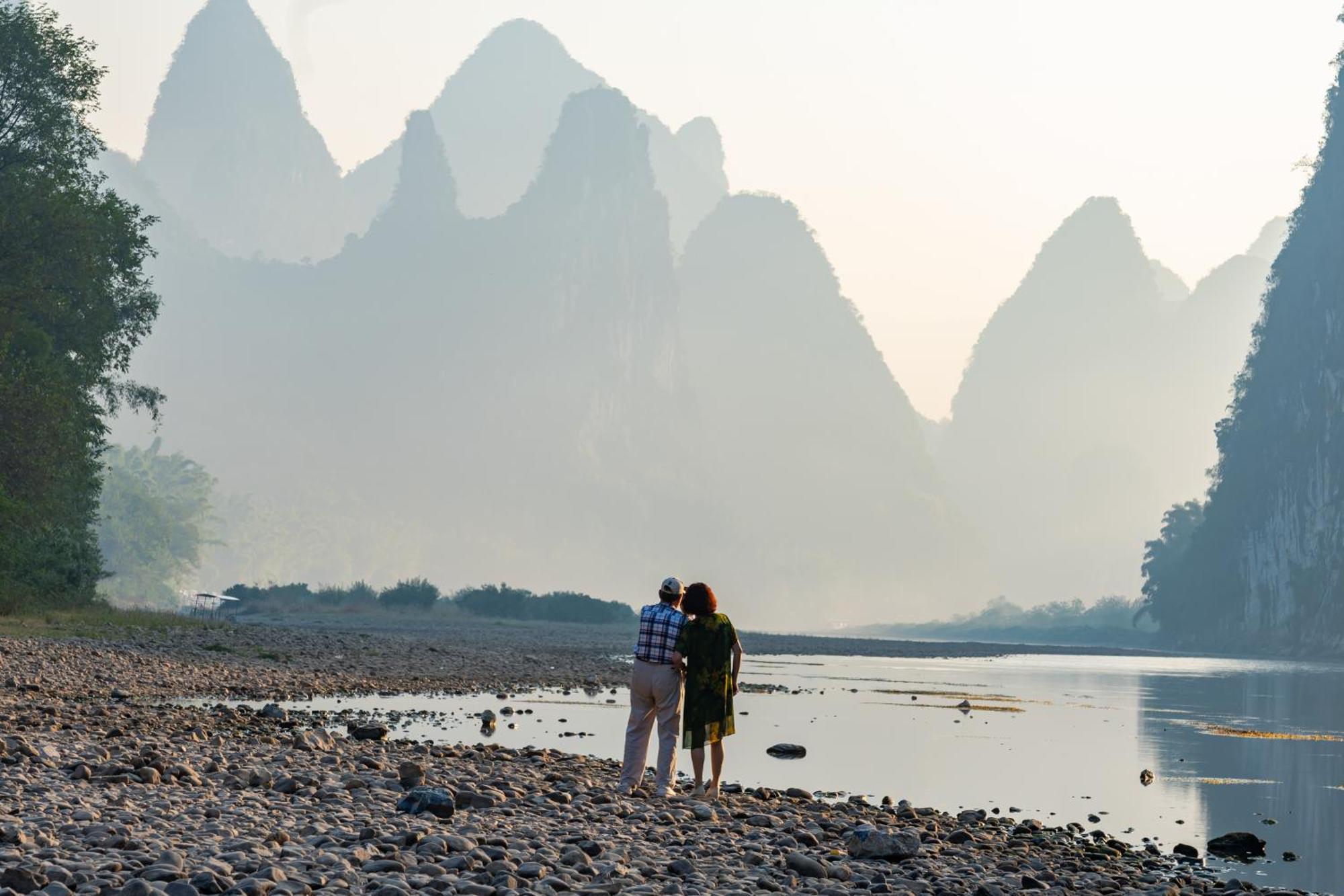 Leisure Courtyard Hotel Yangshuo-Free Shuttle Bus To Yangshuo Station Stay 2 Nights One Way المظهر الخارجي الصورة